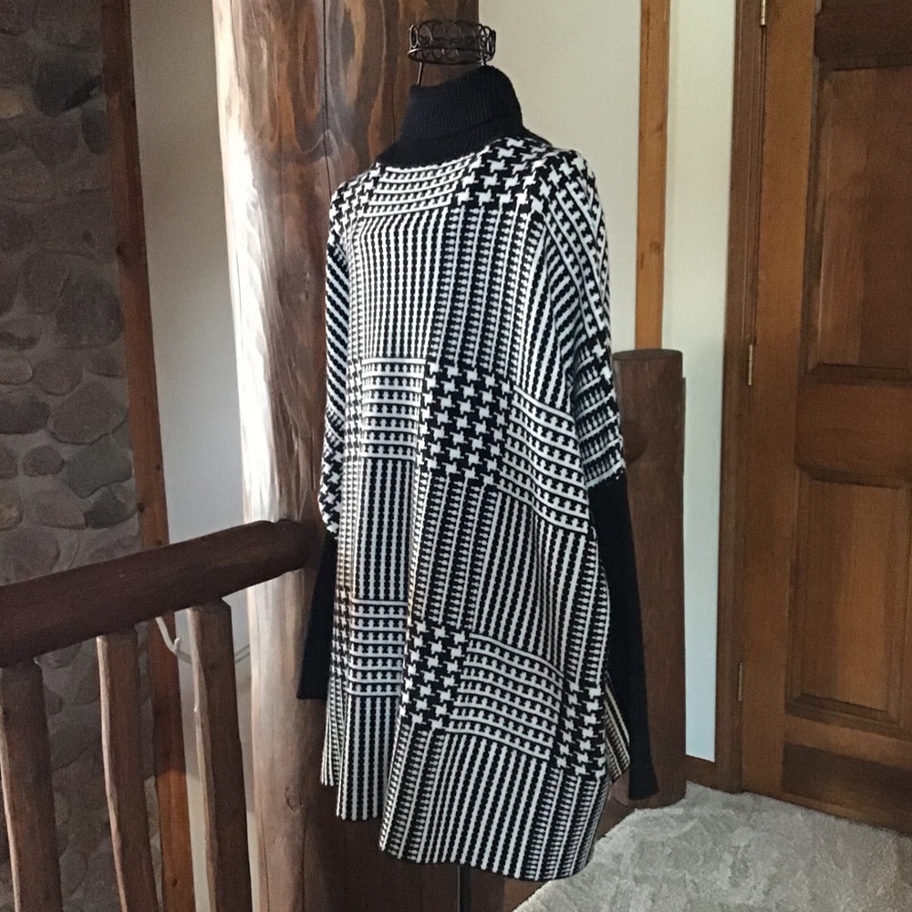 Joseph Allen Black and White Houndstooth Knit Sweater Poncho